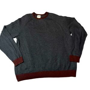 Old Navy Menβs Crewneck sweater size XXL color Navy blue and Burgundy